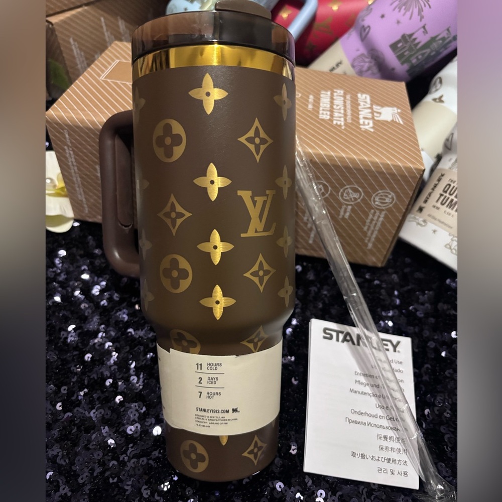 😃Back in stock!😃Stanley Luxury Brown Tumbler - Picture 2 of 6